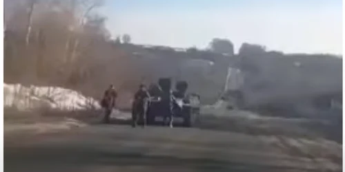 Soldaţi ruşi rămaşi fără combustibil pe un drum FOTO You Tube/Abe