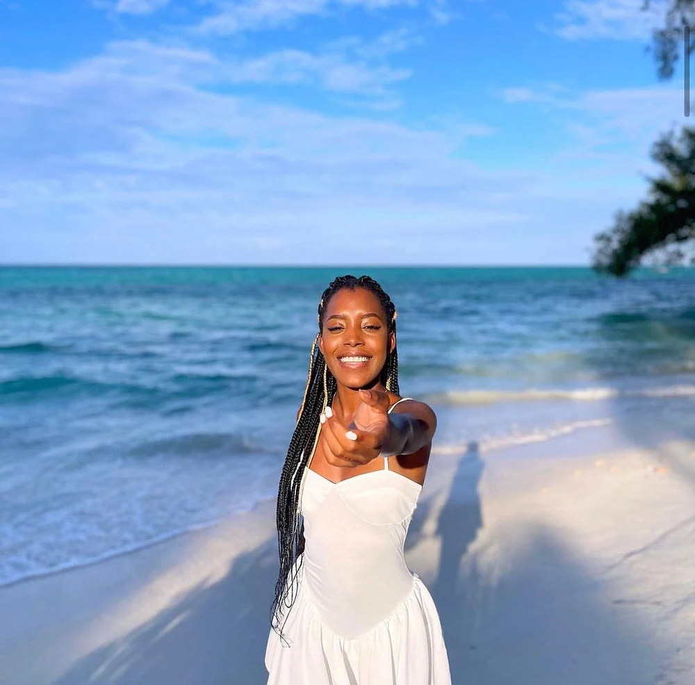 Ce le spune o româncă născută în Haiti celor care o atacă pentru culoarea pielii: „Identitatea culturală nu se măsoară în sânge”