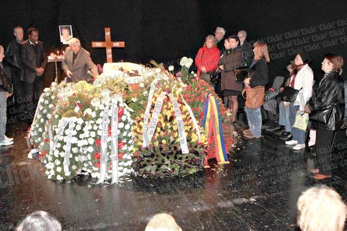 Anca Pandrea a pus  pe buzele iubitului  câteva picături  din sângele ei
