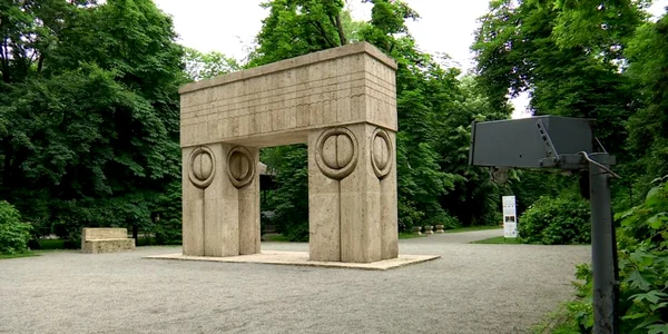 poarta sarutului jpeg