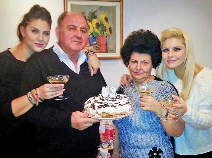 Pe 22 decembrie, Adina  îşi sărbătorea tatăl în familie