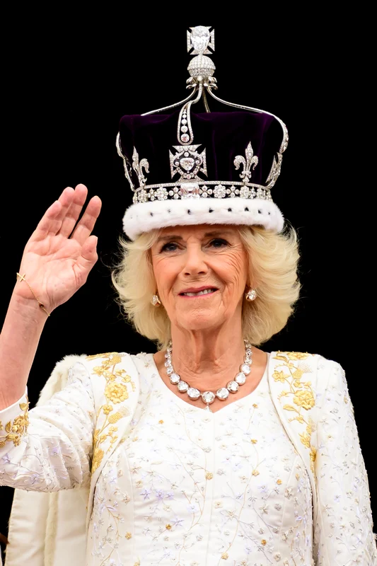 Regina Camilla la încoronarea din 6 mai