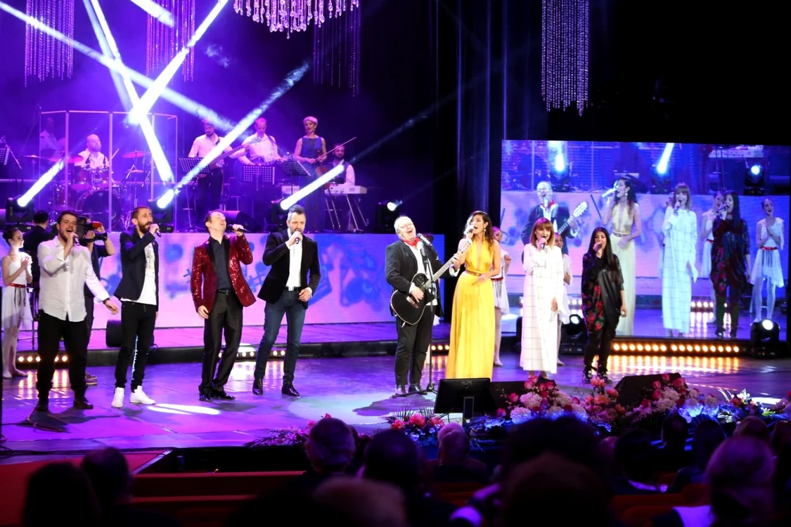 premiile UCIN - Baniciu Ungureanu scena Foto Florin Ghioca