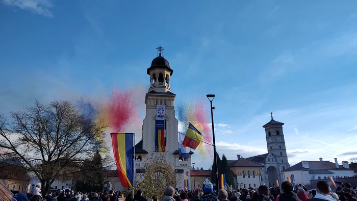 Artificii colorate în însemnele naționale FOTO Adevărul