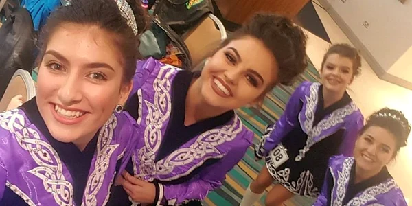 Jessica (în prim-plan) şi prietenele ei de la dans irlandez FOTO colecţia personală a dansatoarei