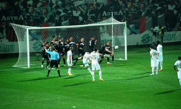 Budescu a reuşit un gol dintr-o poziţie aproape imposibilă / FOTO Bogdan Vladu