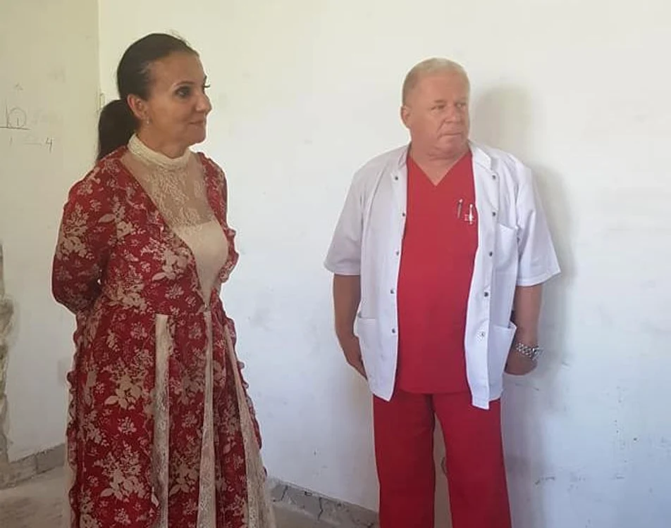 Rochia cu pricina costă 2.100 de dolari pe site-urile de specialitate Foto: Facebook