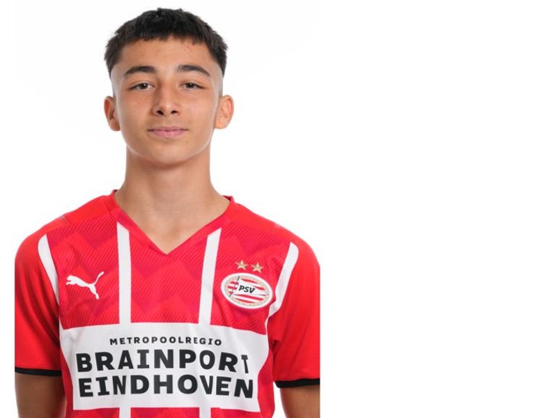 Cine a fost românul care a activat la academia clubului PSV Eindhoven, înainte ca Man să semneze cu prima echipă
