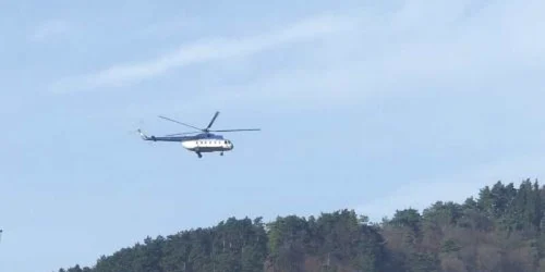 Echipele de control de la sol sunt coordonate din aer de un elicopter al Inspectoratului General al Aviaţiei din cadrul MAI