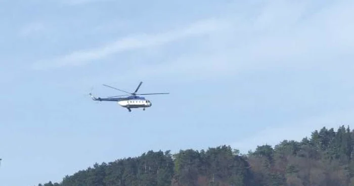 Echipele de control de la sol sunt coordonate din aer de un elicopter al Inspectoratului General al Aviaţiei din cadrul MAI