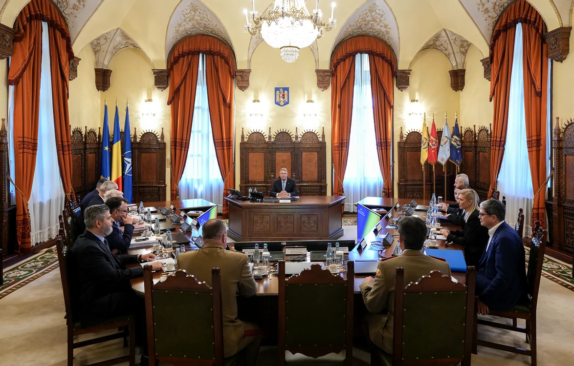 Vor continua discuțiile despre Planul de înzestrare a Armatei României. FOTO: Presidency (Arhivă)