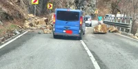 DN 66 Polatiste, alunecari pietre de pe versanti   foto DRDP Craiova jpg
