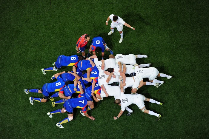 
    La rugby, în grămezile ordonate, jucătorii din prima linie sunt față în fațăFoto: Guliver / GettyImages  