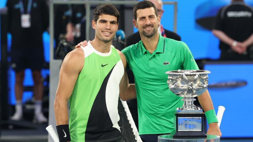 Alcaraz și Djokovic s-au întrecut și la microfon. Discursurile celor doi au ținut fanii cu sufletul la gură. „Am trecut prin multe/Nu a fost ușor deloc”