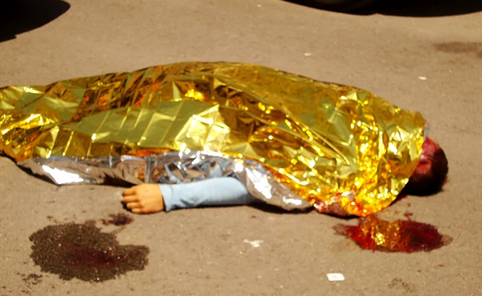 Femeia s- aruncat de la etajul 6, din apartamentul mamei sale