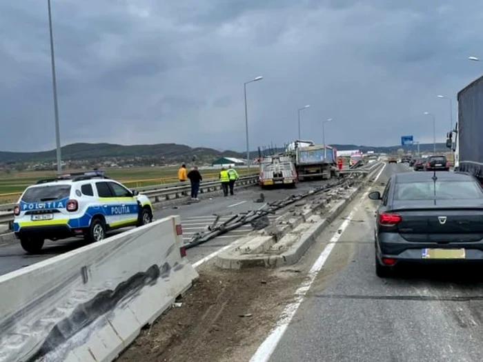 Un TIR şi o basculantă s-au ciovnit pe DN73 Piteşti- Câmpulung