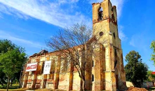 Conservarea ruinelor bisericii romano catolice de la Ofseniţa FOTO Facebook/Ambulanţa pentru Monumente