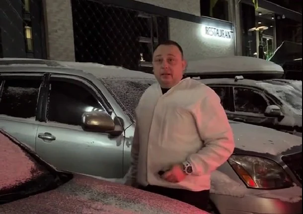 Vacanță cu peripeții. Șocul unor români când au descoperit că nu pot intra în hotelul unde au făcut rezervarea