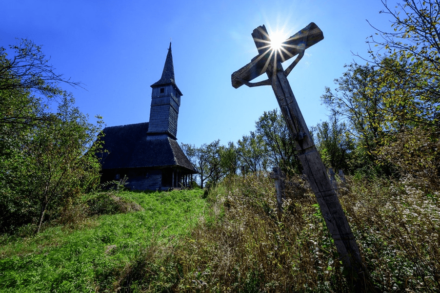 Vechi credințe românești despre copiii morți nebotezați. De ce erau îngropați la marginea cimitirului
