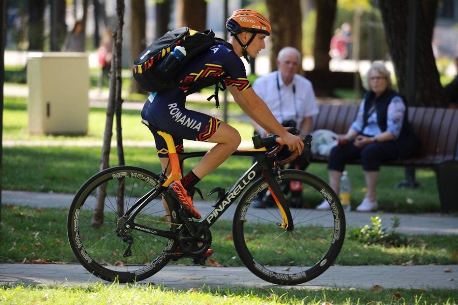 Fiul fostului ministru Eduard Novak, lovit de o mașină în timp ce se deplasa cu bicicleta alături de tatăl său