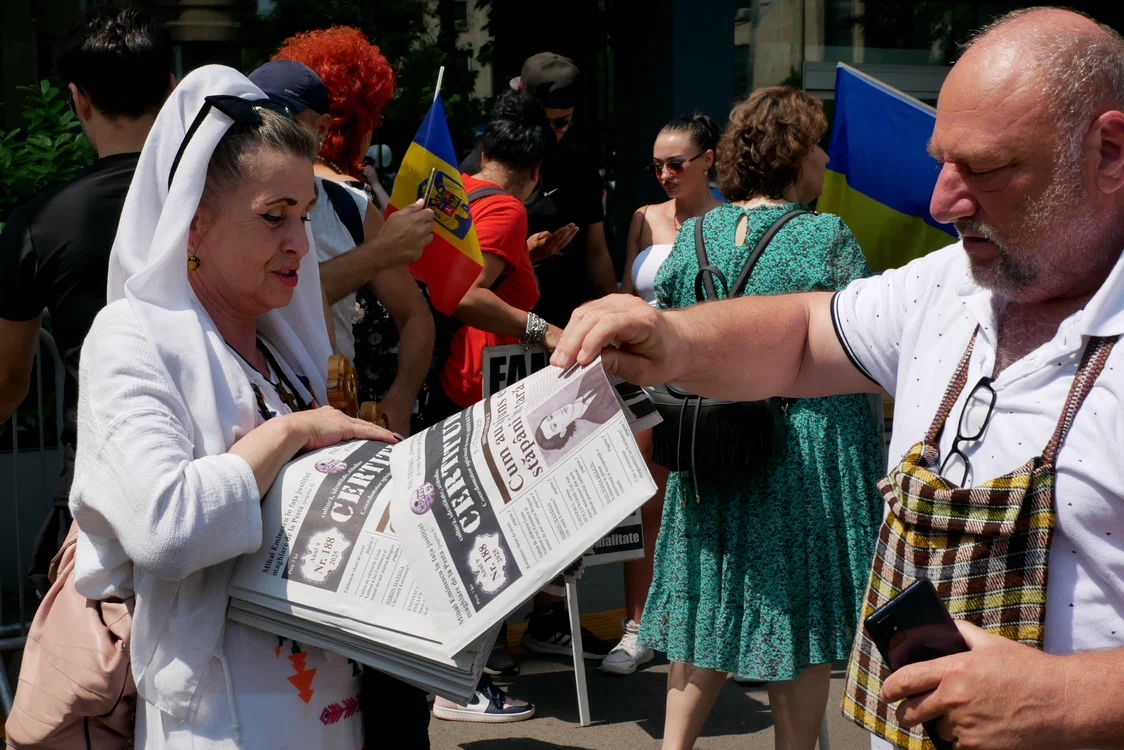 Publicații de extremă dreapta la Marșul Normalității. FOTO: Adevărul / Norbert Nemeș