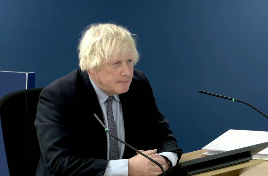 Scandal COVID și în Marea Britanie. Fostul premier Boris Johnson își cere scuze pentru „suferința și pierderile” din pandemie. Audierea, perturbată de proteste