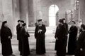 Arhiepiscopul Pimen alături de Mitropolitul Daniel, actualul Patriarh al României, și de alți clerici jpeg