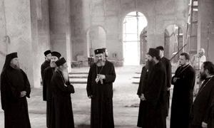 Arhiepiscopul Pimen alături de Mitropolitul Daniel, actualul Patriarh al României, și de alți clerici jpeg