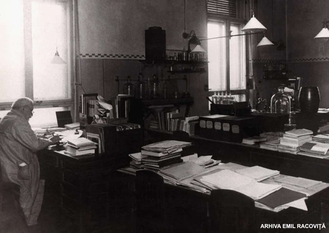 Laboratorul lui Emil Racoviţă. Foto arhivă Emil Racoviţă