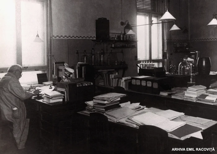 Laboratorul lui Emil Racoviţă. Foto arhivă Emil Racoviţă