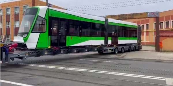 Tramvai produs la Arad adus in Bucuresti 