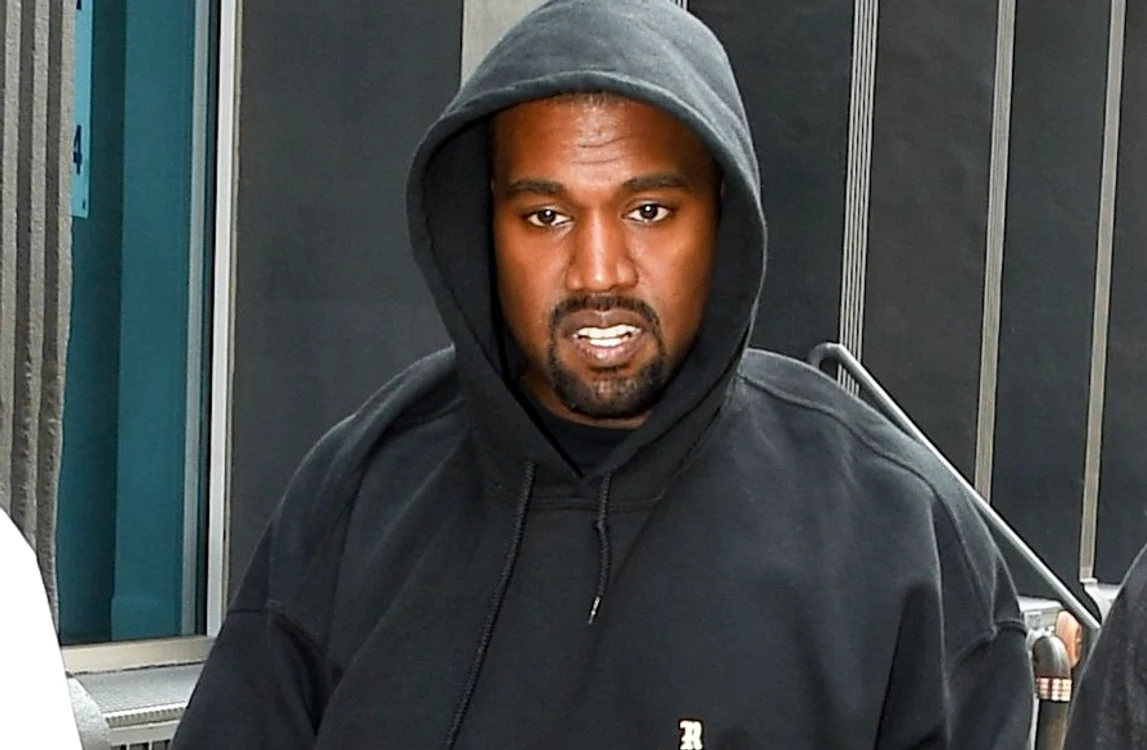 
    Kanye West o consideră vinovată de jefuirea lui Kim pe Kris JennerFoto: Splash News  