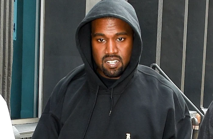 
    Kanye West o consideră vinovată de jefuirea lui Kim pe Kris JennerFoto: Splash News  