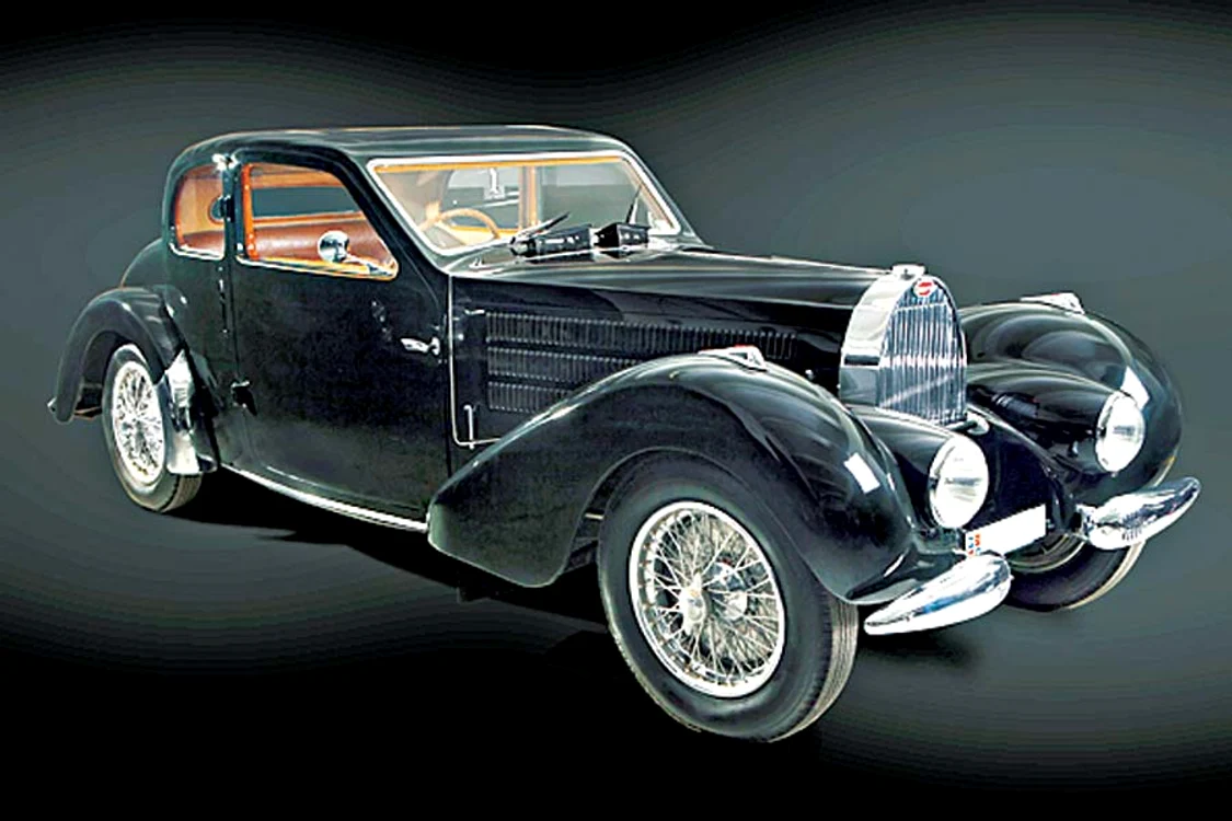 Mercedes Benz 540 K Cabriolet, fabricat în 1937, arată impecabil şi la interior, şi la exterior