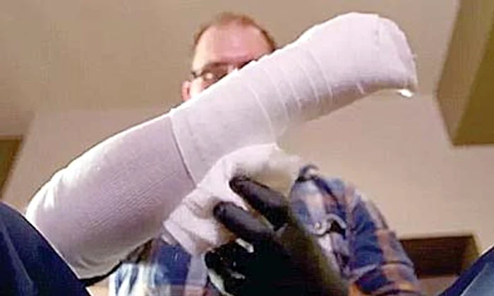 Se “îmbracă” singur