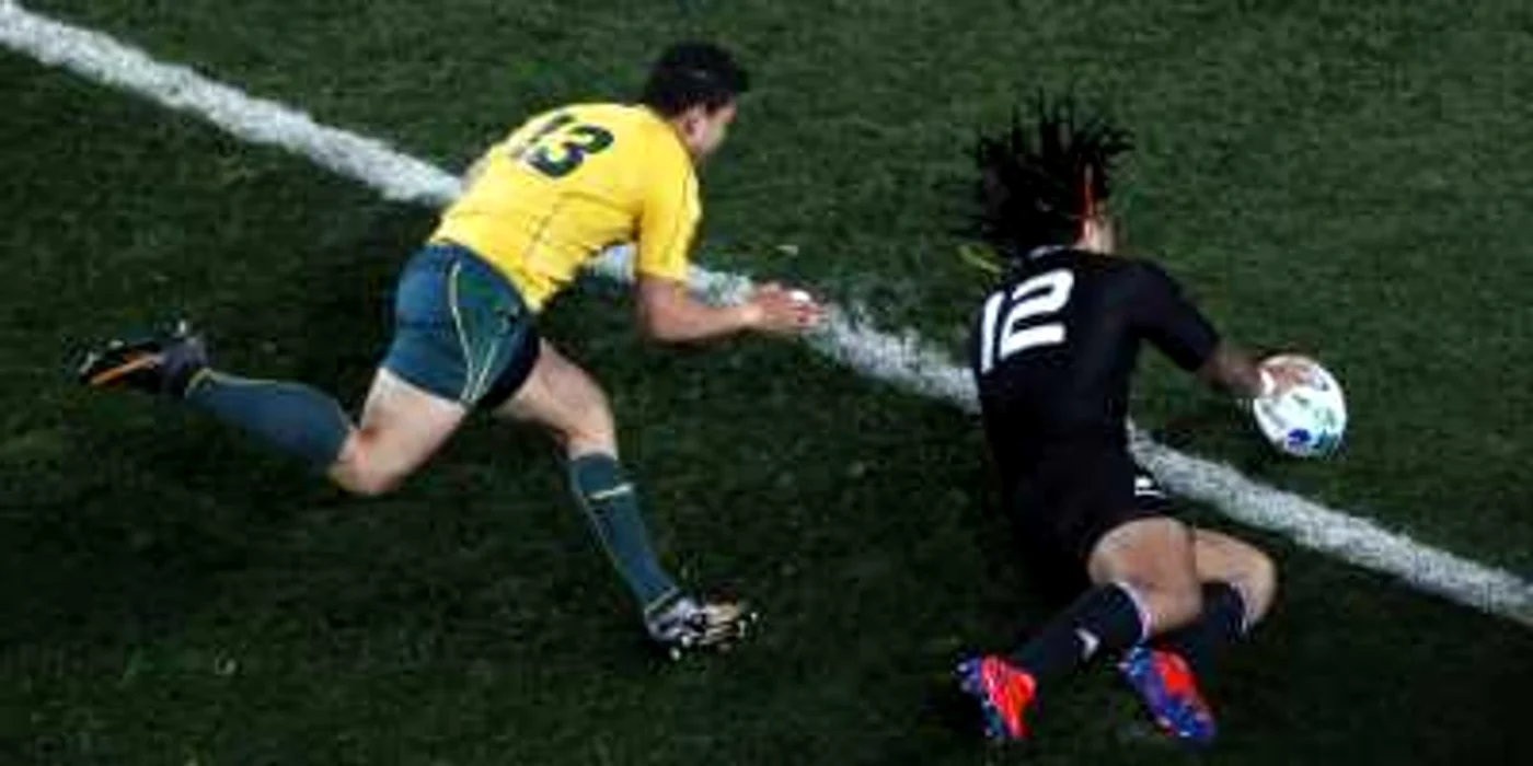 Ma'a Nonu a înscris singurul eseu al semifinalei Noua Zeelandă - Australia * Foto: Reuters