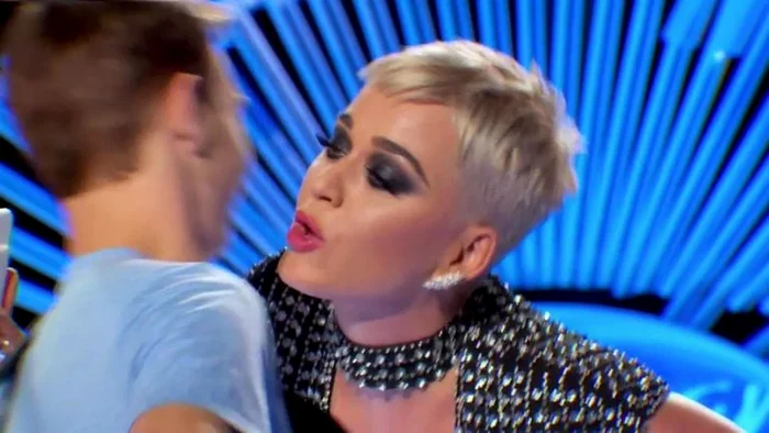 Katy Perry a sărutat un adolescent la American Idolfoto: Hepta
