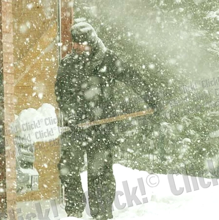 6 iunie: Fotoreporterii Click! l-au surprins pe Tuncay Ozturk la cumpărături pentru casă (Foto: Alex Muscaliu )