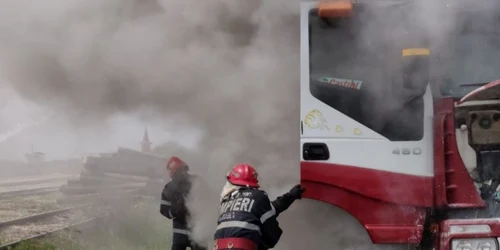 Incendiu la un camion incarcat cu porumb Foto ISU Dobrogea