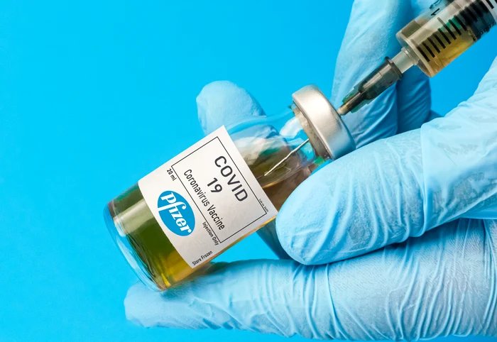 
    511.290 de doze de vaccin Pfizer BioNTech ajung luni în Româniafoto: Shutterstock  