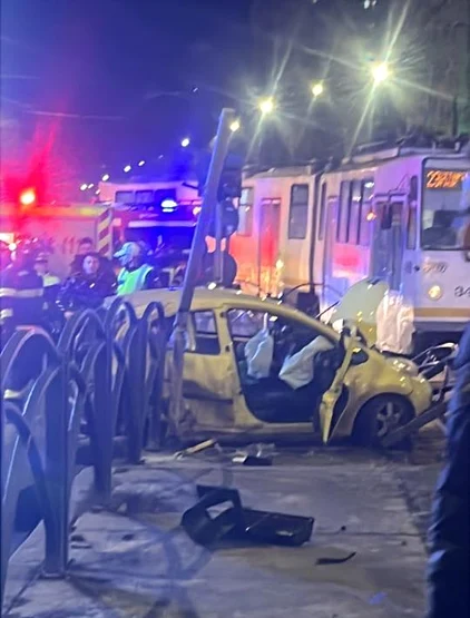 Impactul a fost violent FOTO Facebook Infotrafic București și Ilfov