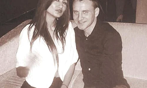 De câteva săptămâni, Mitea s a cuplat cu o șatenă sexy, Irina Boarţă jpeg