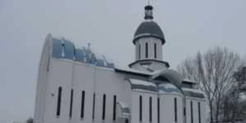 Biserica putea lua foc de la instalatia ornamentala de pe cruce