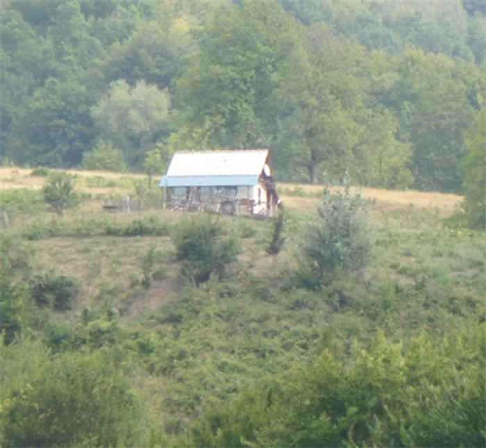 Sute de locuinţe vâlcene, fără curent electric