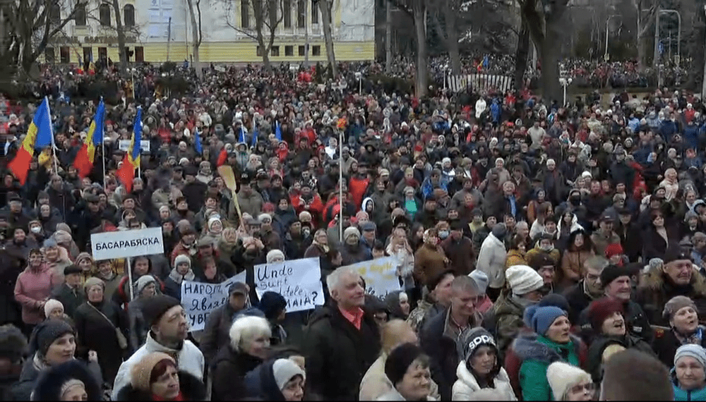 Protest antiguvernamental la Chișinău: Șase persoane, ridicate de poliție