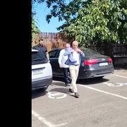 Călin Georgescu, gest controversat la Curtici: mașina cu care a venit, parcată pe două locuri pentru persoane cu dizabilități 