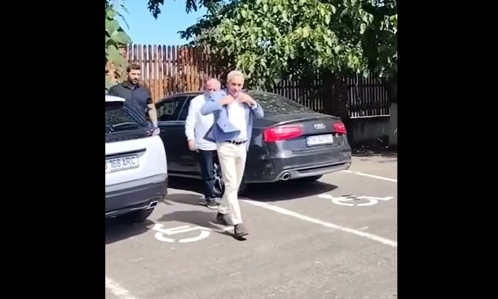 Călin Georgescu, gest controversat la Curtici: mașina cu care a venit, parcată pe două locuri pentru persoane cu dizabilități 