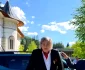 Florin merge cu dificultate, după operația la genunchi
