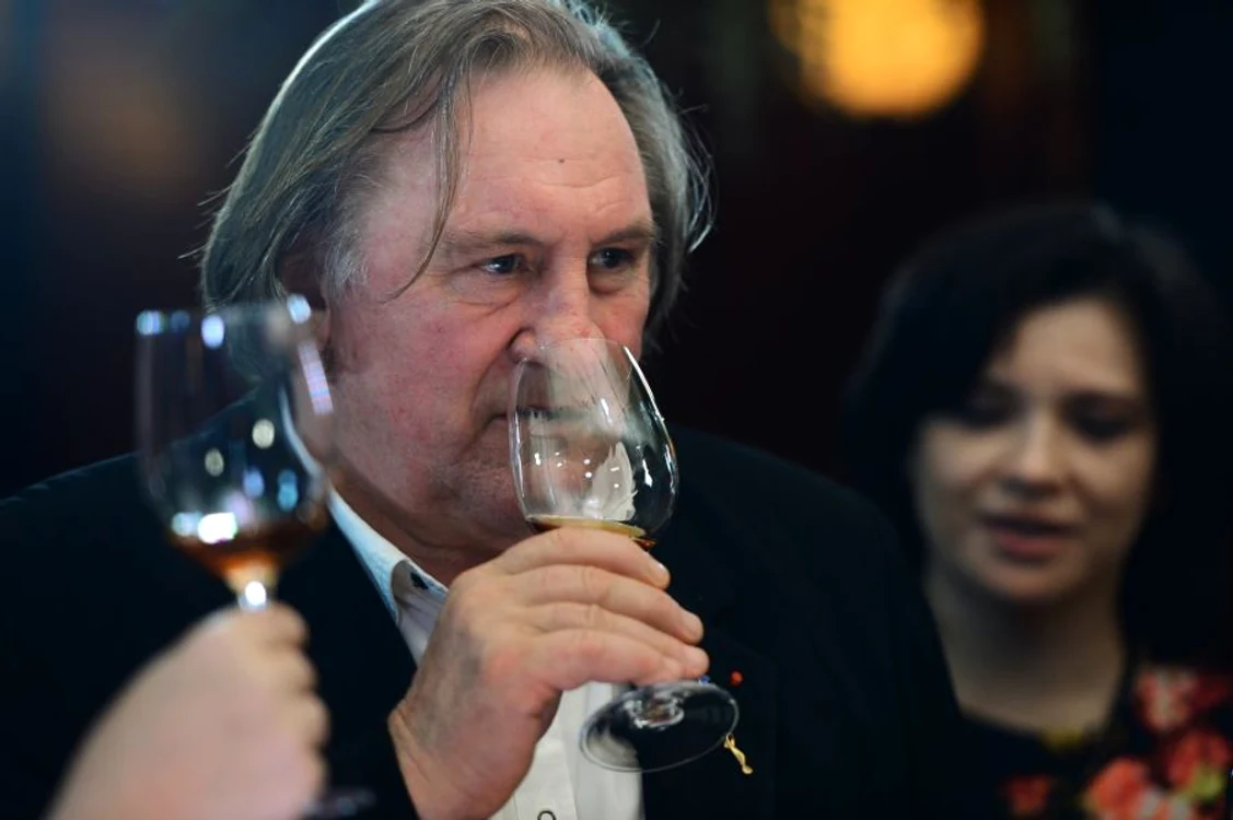 
    Gerard Depardieu a apreciat calităţile vinului din CrimeeaFoto: Hepta  