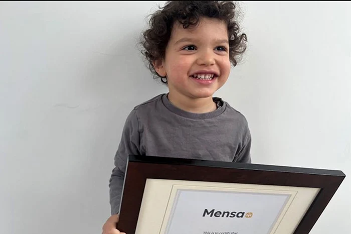 Joseph Harris-Birtill a primit un certificat Mensa (Foto: Guinness World Records)